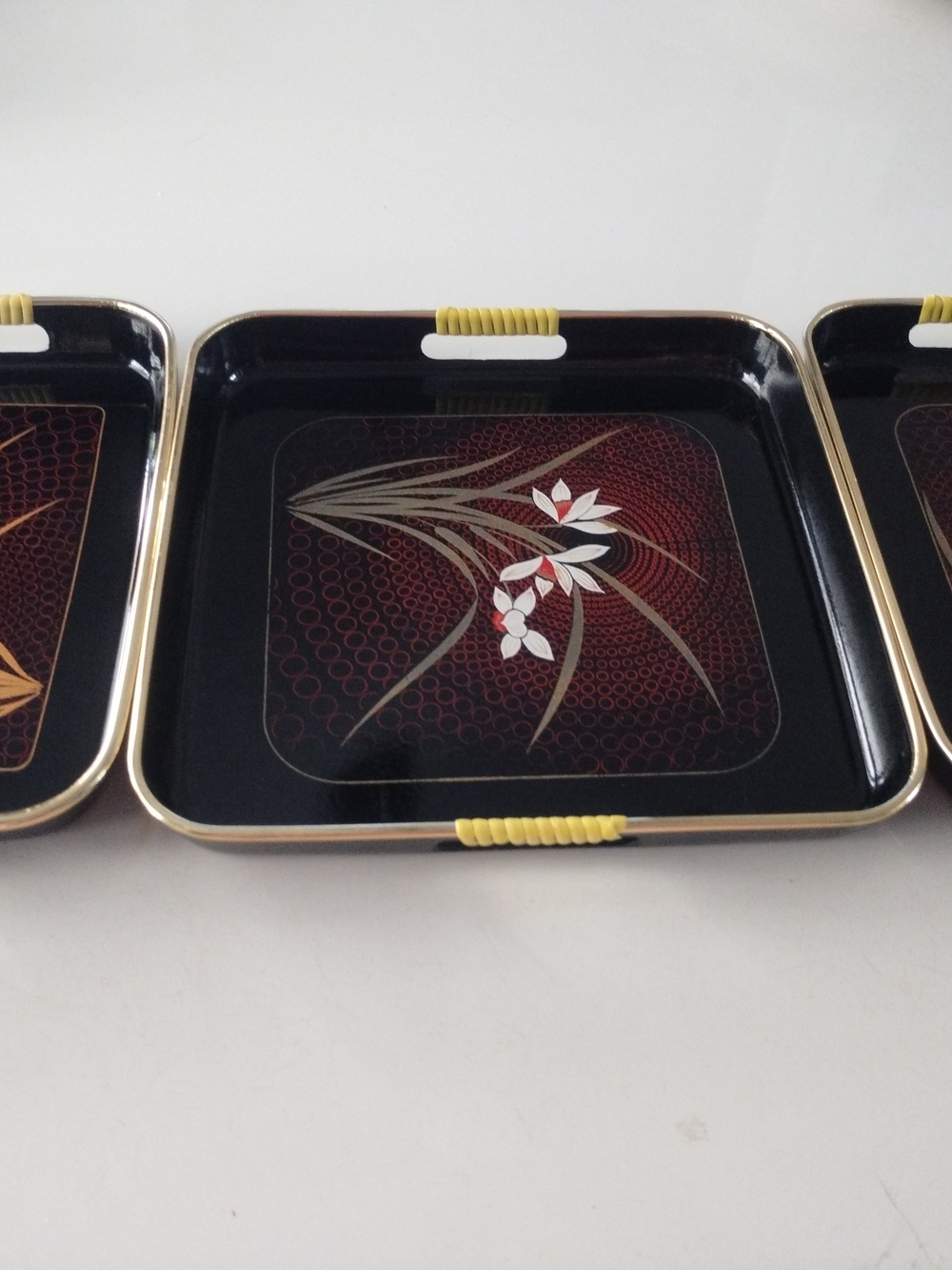 Vtg Japanese black lacquer nesting serving trays W/ a floral design,Set 3